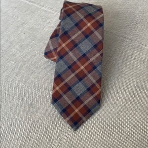 Plaid tie